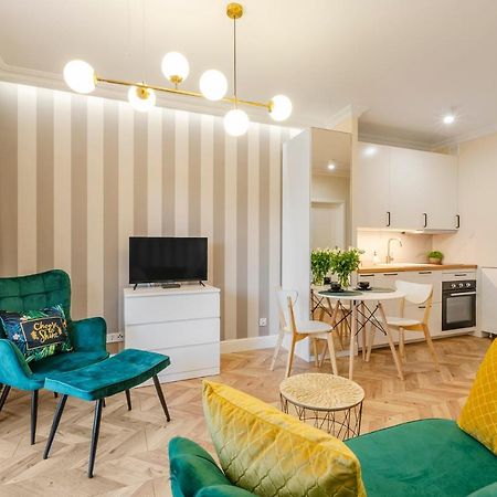 לודז' Sky Home- Green Apartament -Manufaktura, Bezplatny Parking, Klimatyzacja, Dostep Na Kod מראה חיצוני תמונה